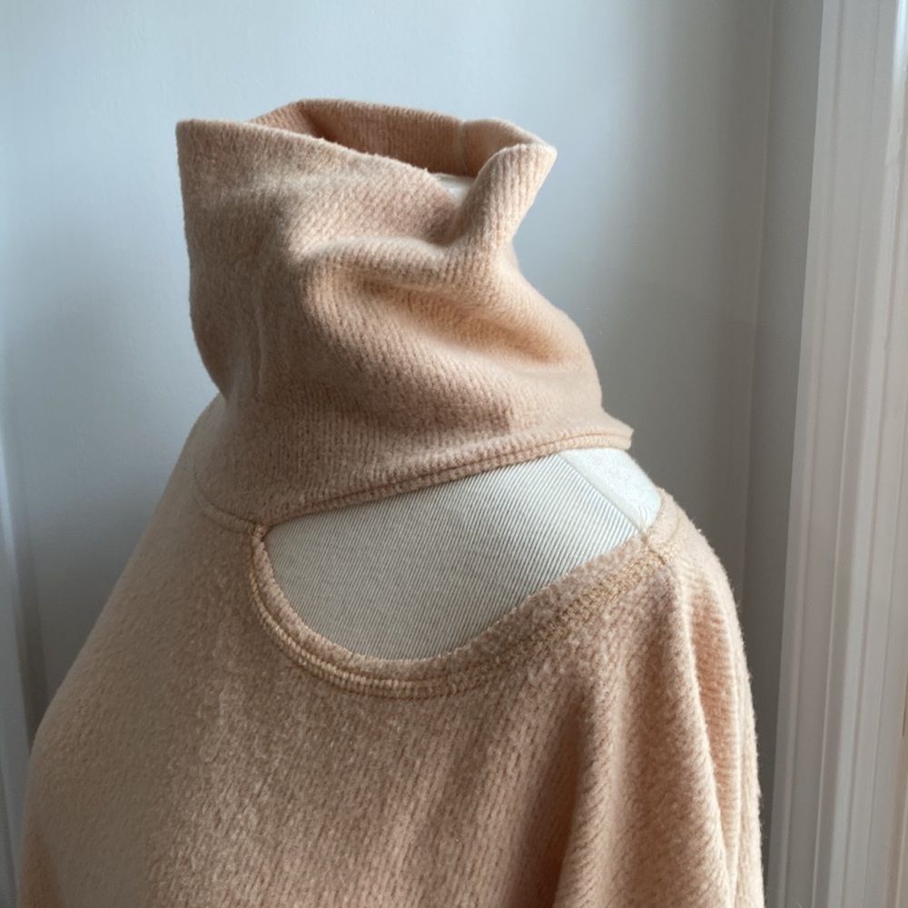 Cold shoulder soft top - Picture 2 of 4